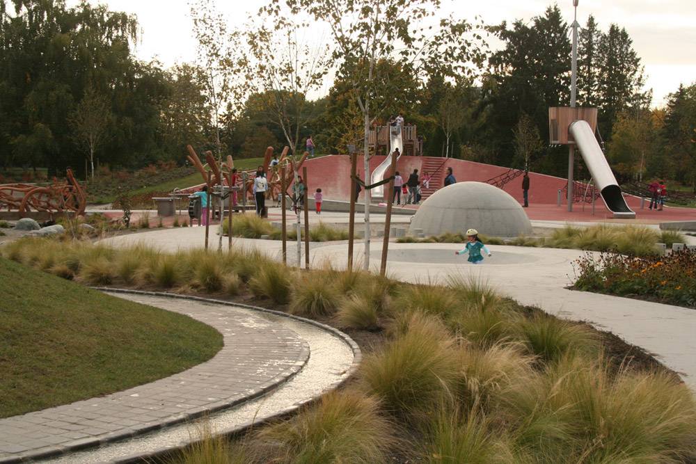 Hardy native grasses are incorporated into the play environment