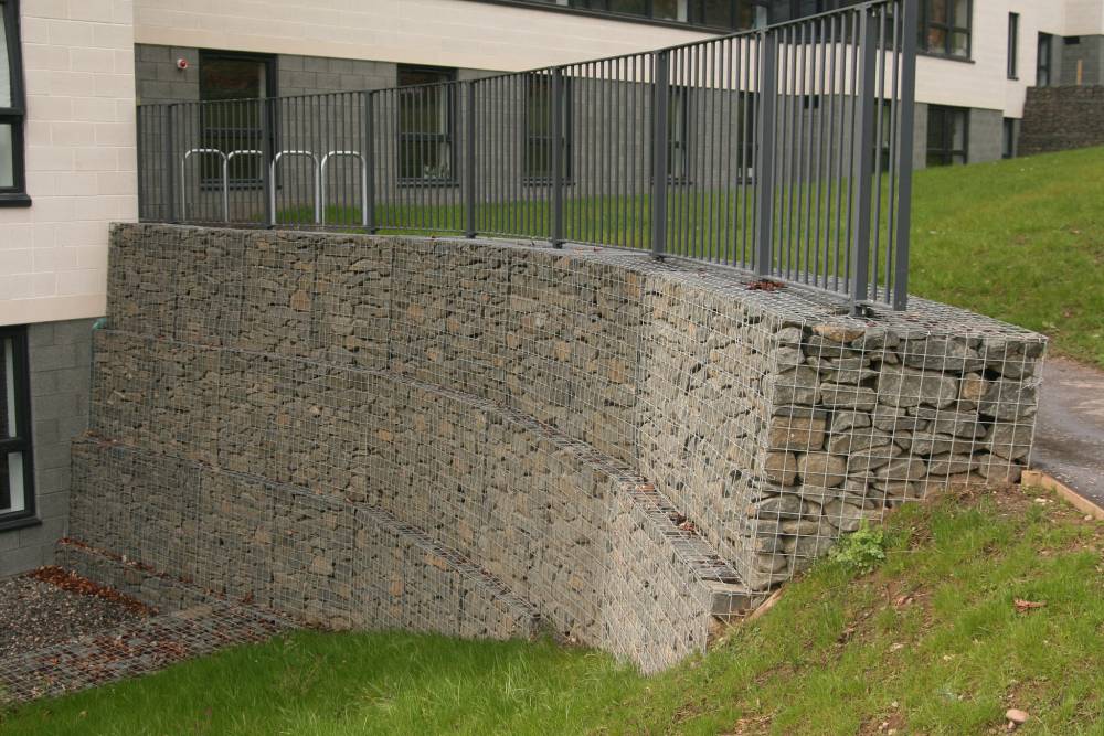 Stacked gabion wall