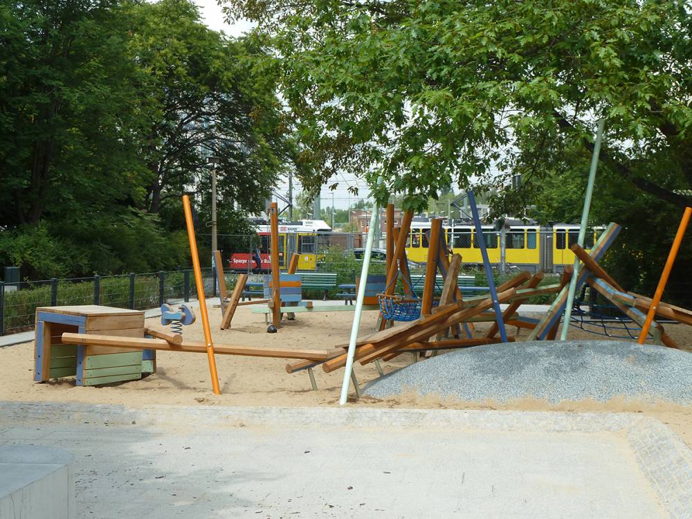 Overview of climbing structure with hammock in the centre