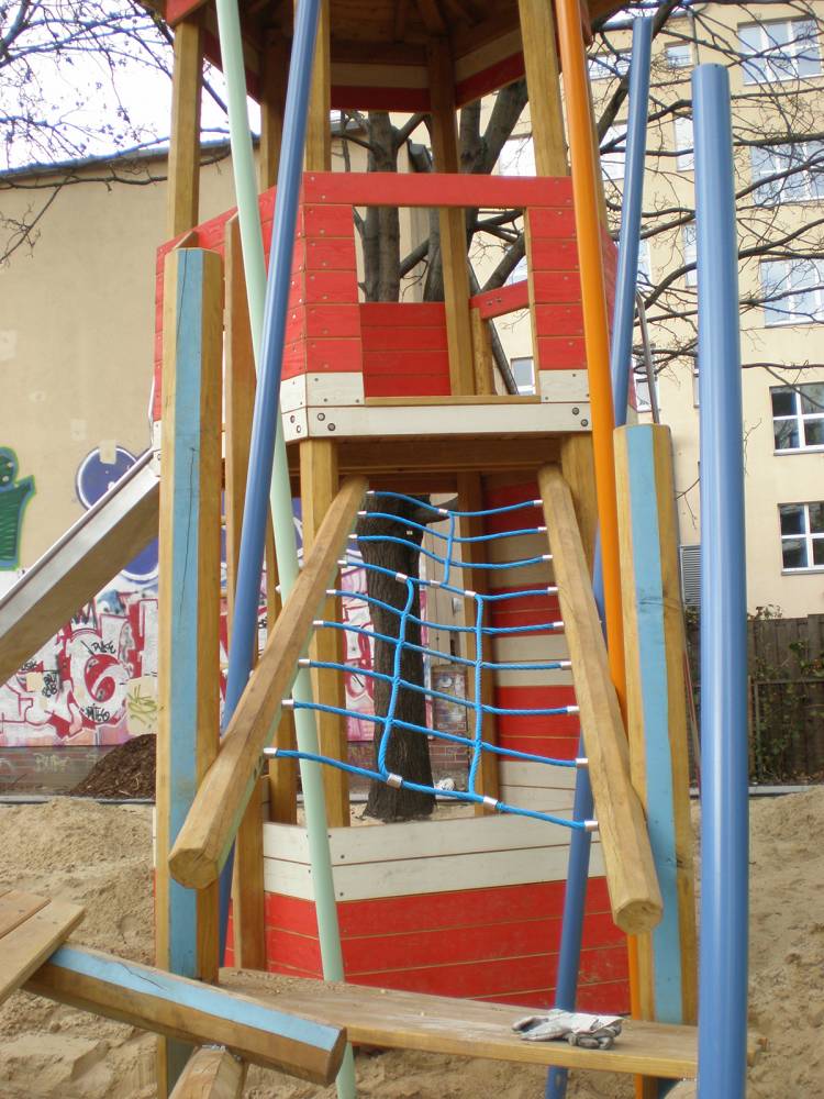 Net climber leading into the tower